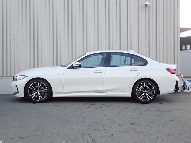 ３シリーズ ３１８ｉ　Ｍスポーツ　１８インチアルミホイル　認定中古車　全国２年保証　衝突軽減ブレーキ　車線逸脱システム　レーンチェンジワーニング　追従式クルーズコントロール　電動リアトランク　ＥＴＣ内臓ミラー　Ｂｌｕｅｔｏｏｔｈ接続（5枚目）