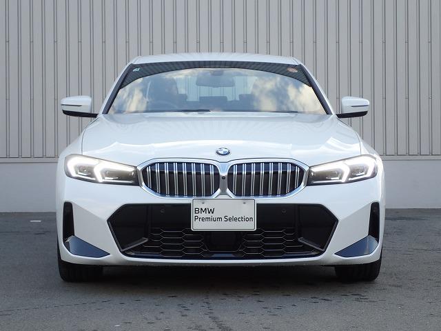 ３シリーズ ３１８ｉ　Ｍスポーツ　１８インチアルミホイル　認定中古車　全国２年保証　衝突軽減ブレーキ　車線逸脱システム　レーンチェンジワーニング　追従式クルーズコントロール　電動リアトランク　ＥＴＣ内臓ミラー　Ｂｌｕｅｔｏｏｔｈ接続（6枚目）