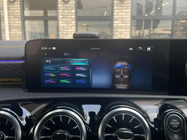 �y�A���r�G���g���C�g�z�_�b�V���{�[�h�A�Z���^�[�R���\�[���A�h�A�p�l���Ȃǎԓ��S�̂ɊԐڌ��̂k�d�c�C���~�l�[�V�������z�u����Ă܂��B