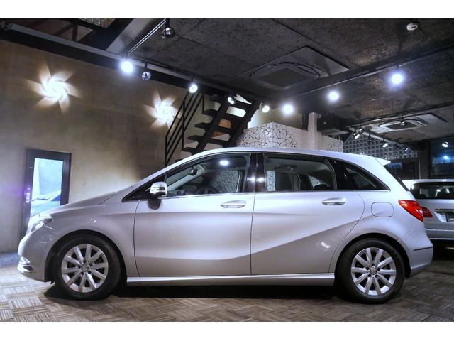 各認定中古車の検査でおなじみのＡＩＳ検定資格取得済みの当社スタッフが全てのお車の品質鑑定・検査を行い、全国から厳選されたこだわりの上質車のみを販売しております。