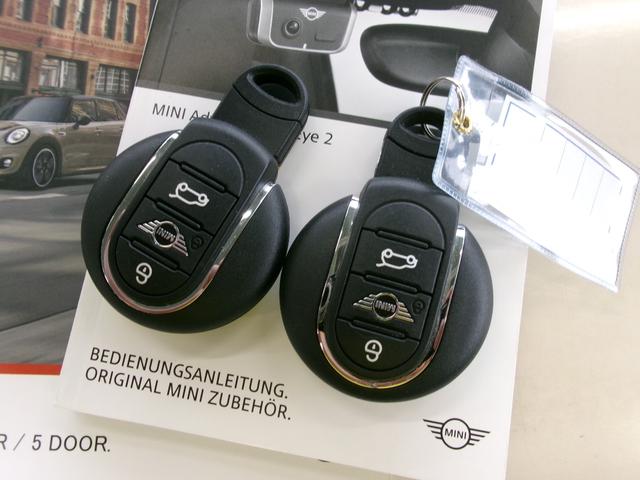 ＭＩＮＩ クーパー　黒レザレットシート／シートヒーター／前後パークセンサー／バックカメラ／インテリジェントセーフティ／純正ナビ／バックカメラ／ブルトゥースオーディオ／パーキングアシスト／ブラックアルミホイール／（57枚目）