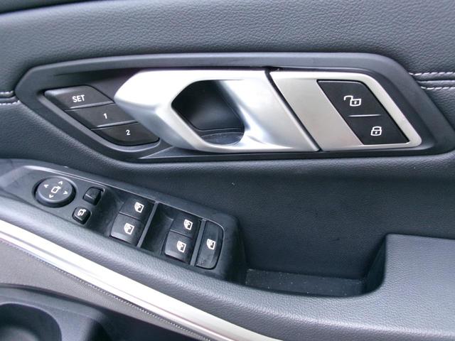 ３シリーズ ３２０ｄ　ｘＤｒｉｖｅツーリングＭスポツＥＤジョイ＋　黒革パワーシート　シートヒーター　パノラマサンルーフ　ＯＰ１９インチアルミホイール　ハーマンカードン　ヘッドアップディスプレイ　純正ナビ＆テレビ　ブルートゥースオーディオ　全方位カメラ　置くだけ充電（58枚目）