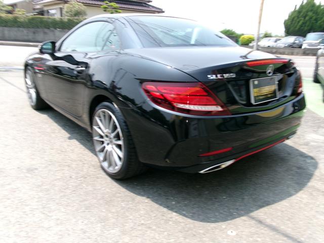 ＳＬＣ ＳＬＣ１８０　スポーツ　レッドアートエディション　専用ツートンナッパレザー・シートヒーター・エアスカーフ・純正ナビ・ＴＶ・Ｂカメラ・パナメリカーナグリル・１８ＡＷ・前後レッドアクセント・レーダーセーフティ・キーレスゴー・ＬＥＤライト・電動オープン（8枚目）