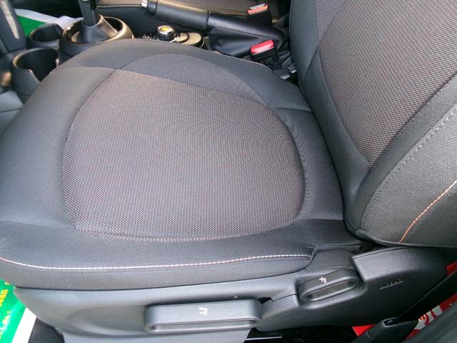 ＭＩＮＩ クーパーＤ　ワンオーナー　クリーンディーゼルターボ　純正ナビオ　ブルトゥースオーディオ　バックカメラ　前後パークセンサー　ＬＥＤライト＆ＦＯＧライト　ユニオンジャックテールライト　前後ドライブレコーダー（30枚目）