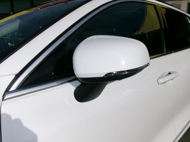 Ｖ６０ Ｂ４　モメンタム　ハイブリッドモデル　パノラマルーフ　フルＬＥＤライト　全方位カメラ　フットオープン付電動バックドア　ブラインドスポットモニター　前後パークセンサー　自動駐車システム　純正ナビ・フルセグＴＶ　カープレイ（18枚目）