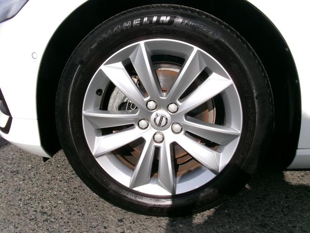 Ｖ６０ Ｂ４　モメンタム　ハイブリッドモデル　パノラマルーフ　フルＬＥＤライト　全方位カメラ　フットオープン付電動バックドア　ブラインドスポットモニター　前後パークセンサー　自動駐車システム　純正ナビ・フルセグＴＶ　カープレイ（23枚目）