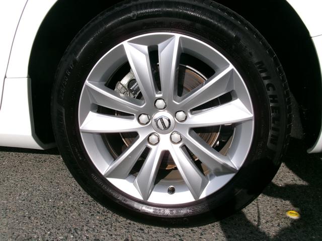 Ｖ６０ Ｂ４　モメンタム　ハイブリッドモデル　パノラマルーフ　フルＬＥＤライト　全方位カメラ　フットオープン付電動バックドア　ブラインドスポットモニター　前後パークセンサー　自動駐車システム　純正ナビ・フルセグＴＶ　カープレイ（24枚目）