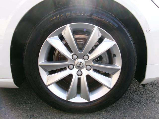 Ｖ６０ Ｂ４　モメンタム　ハイブリッドモデル　パノラマルーフ　フルＬＥＤライト　全方位カメラ　フットオープン付電動バックドア　ブラインドスポットモニター　前後パークセンサー　自動駐車システム　純正ナビ・フルセグＴＶ　カープレイ（25枚目）