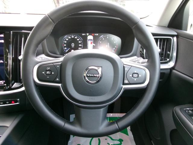 Ｖ６０ Ｂ４　モメンタム　ハイブリッドモデル　パノラマルーフ　フルＬＥＤライト　全方位カメラ　フットオープン付電動バックドア　ブラインドスポットモニター　前後パークセンサー　自動駐車システム　純正ナビ・フルセグＴＶ　カープレイ（30枚目）