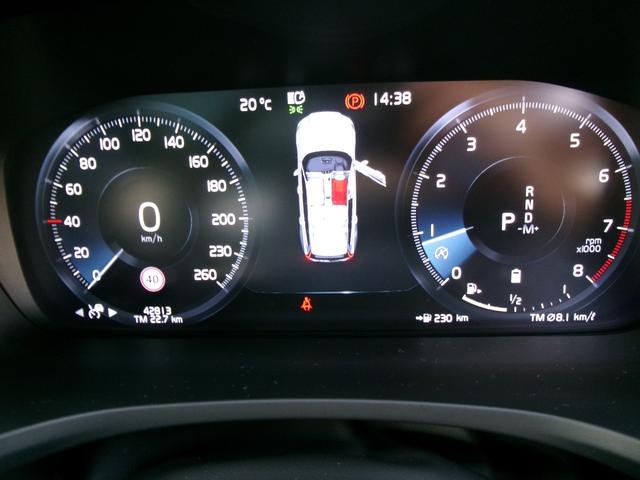 Ｖ６０ Ｂ４　モメンタム　ハイブリッドモデル　パノラマルーフ　フルＬＥＤライト　全方位カメラ　フットオープン付電動バックドア　ブラインドスポットモニター　前後パークセンサー　自動駐車システム　純正ナビ・フルセグＴＶ　カープレイ（32枚目）