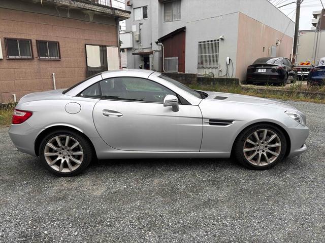 ＳＬＫ ＳＬＫ３５０ブルーエフィシェンシー　オープンカー　ドライブレコーダー　ＥＴＣ　ナビ　ＴＶ　クリアランスソナー　オートクルーズコントロール　オートライト　ＨＩＤ　ＡＴ　スマートキー　電動格納ミラー　シートヒーター　アルミホイール（15枚目）