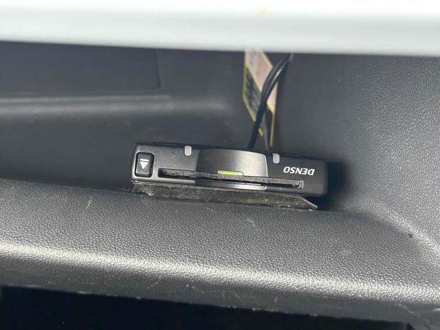 ５００Ｃ １．２　ポップ　ＥＴＣ　アルミホイール　キーレスエントリー　ＡＴ　盗難防止システム　ＡＢＳ　ＣＤ　エアコン　パワーステアリング　パワーウィンドウ（7枚目）