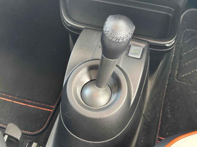 発進時や後退時に必ず操作するレバーです。操作のしやすさが肝になってきます。ぜひ一度体感してください。