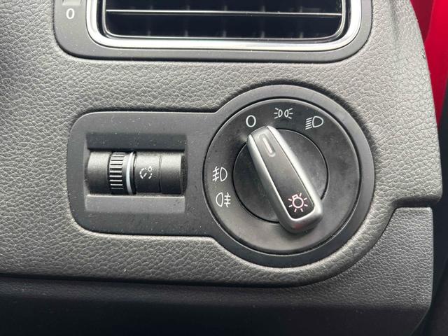 ポロ 　ＥＴＣ　ナビ　ＴＶ　クリアランスソナー　アルミホイール　キーレスエントリー　電動格納ミラー　ＡＴ　盗難防止システム　ＡＢＳ　ＥＳＣ　ＣＤ　エアコン　パワーステアリング　パワーウィンドウ（8枚目）