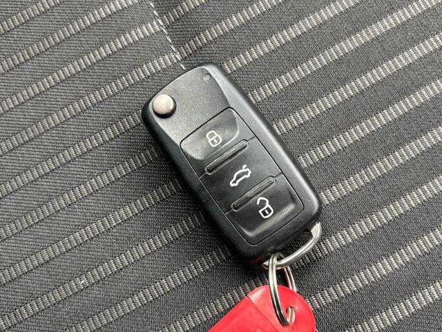 ポロ 　ＥＴＣ　ナビ　ＴＶ　クリアランスソナー　アルミホイール　キーレスエントリー　電動格納ミラー　ＡＴ　盗難防止システム　ＡＢＳ　ＥＳＣ　ＣＤ　エアコン　パワーステアリング　パワーウィンドウ（10枚目）