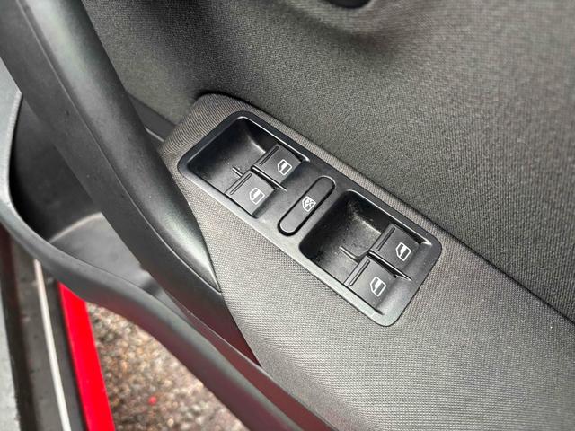 ポロ 　ＥＴＣ　ナビ　ＴＶ　クリアランスソナー　アルミホイール　キーレスエントリー　電動格納ミラー　ＡＴ　盗難防止システム　ＡＢＳ　ＥＳＣ　ＣＤ　エアコン　パワーステアリング　パワーウィンドウ（11枚目）