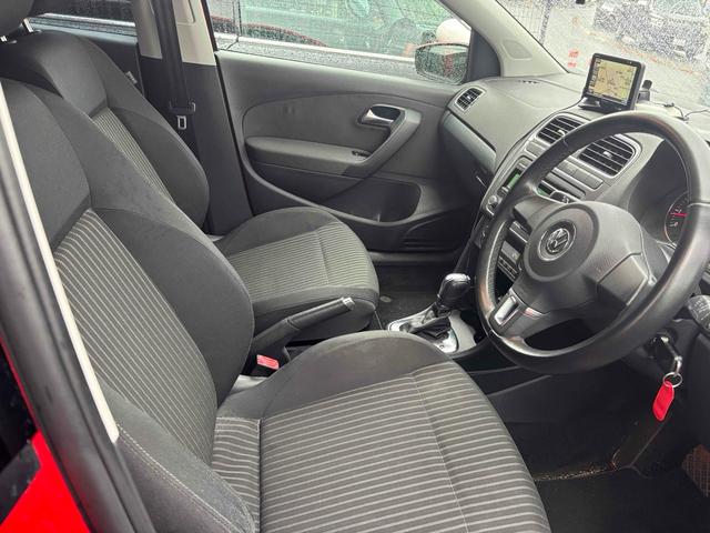 ポロ 　ＥＴＣ　ナビ　ＴＶ　クリアランスソナー　アルミホイール　キーレスエントリー　電動格納ミラー　ＡＴ　盗難防止システム　ＡＢＳ　ＥＳＣ　ＣＤ　エアコン　パワーステアリング　パワーウィンドウ（29枚目）