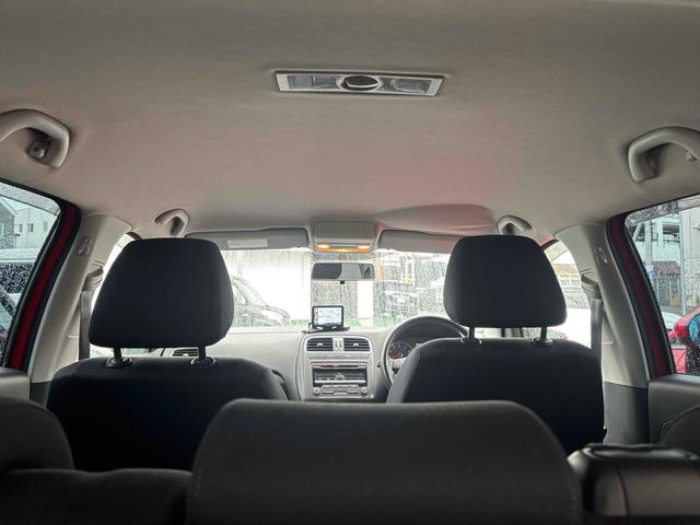 ポロ 　ＥＴＣ　ナビ　ＴＶ　クリアランスソナー　アルミホイール　キーレスエントリー　電動格納ミラー　ＡＴ　盗難防止システム　ＡＢＳ　ＥＳＣ　ＣＤ　エアコン　パワーステアリング　パワーウィンドウ（33枚目）