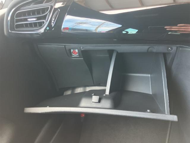 DS3 シック ETC オートクルーズコントロール アルミホイール 電動格納ミラー AT 盗難防止システム ABS ESC エアコン パワーステアリング パワーウィンドウ 運転席エアバッグ 助手席エアバッグ(32枚目)