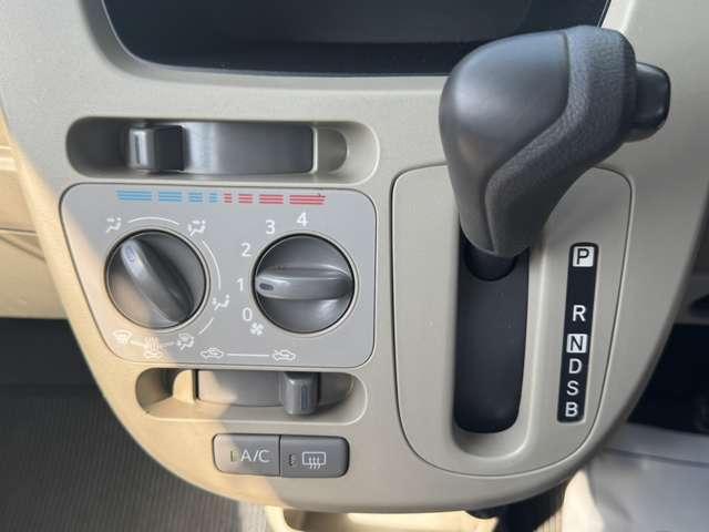 ムーヴ Ｌ　スマートセレクションＳＡ　禁煙車　安全装置　衝突被害軽減ブレーキ　横滑り防止装置　盗難防止装置　社外ナビ　フルセグＴＶ　Ｂｌｕｅｔｏｏｔｈ　ＣＤ　ＤＶＤ　　ＥＴＣ　アイドリングストップ　キーレス（9枚目）