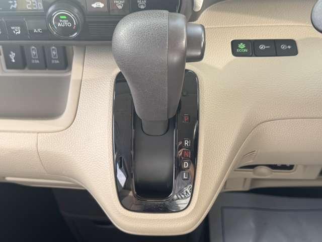 N-BOX G・Lホンダセンシング 安全装置 衝突軽減ブレーキ 横滑り防止装置 アクセル踏み間違い防止装置 純正ナビ Bluetooth接続 ETC 両側スライド片側電動ドア アイドリングストップ クルーズコントロール キーレス(8枚目)