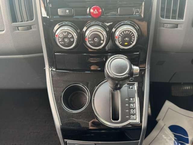 デリカＤ：５ ローデスト　リミテッドエディション　禁煙車　安全装置　横滑り防止装置　両側電動スライドドア　社外ナビ　Ｂｌｕｅｔｏｏｔｈ接続　ＣＤ　ＤＶＤ　フルセグＴＶ　バックカメラ　ＥＴＣ　後席モニター　フォグランプ　純正アルミ　キーレス（13枚目）