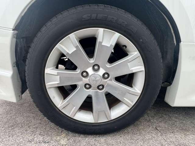 デリカＤ：５ ローデスト　リミテッドエディション　禁煙車　安全装置　横滑り防止装置　両側電動スライドドア　社外ナビ　Ｂｌｕｅｔｏｏｔｈ接続　ＣＤ　ＤＶＤ　フルセグＴＶ　バックカメラ　ＥＴＣ　後席モニター　フォグランプ　純正アルミ　キーレス（24枚目）