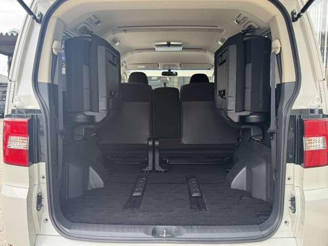 デリカＤ：５ ローデスト　リミテッドエディション　禁煙車　安全装置　横滑り防止装置　両側電動スライドドア　社外ナビ　Ｂｌｕｅｔｏｏｔｈ接続　ＣＤ　ＤＶＤ　フルセグＴＶ　バックカメラ　ＥＴＣ　後席モニター　フォグランプ　純正アルミ　キーレス（32枚目）