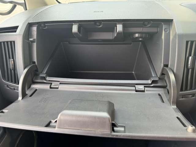 デリカＤ：５ ローデスト　リミテッドエディション　禁煙車　安全装置　横滑り防止装置　両側電動スライドドア　社外ナビ　Ｂｌｕｅｔｏｏｔｈ接続　ＣＤ　ＤＶＤ　フルセグＴＶ　バックカメラ　ＥＴＣ　後席モニター　フォグランプ　純正アルミ　キーレス（40枚目）