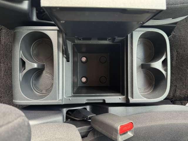 デリカＤ：５ ローデスト　リミテッドエディション　禁煙車　安全装置　横滑り防止装置　両側電動スライドドア　社外ナビ　Ｂｌｕｅｔｏｏｔｈ接続　ＣＤ　ＤＶＤ　フルセグＴＶ　バックカメラ　ＥＴＣ　後席モニター　フォグランプ　純正アルミ　キーレス（42枚目）