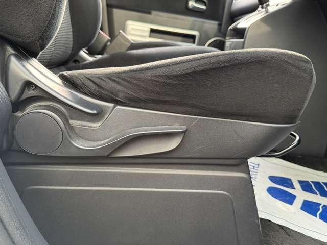 デリカＤ：５ ローデスト　リミテッドエディション　禁煙車　安全装置　横滑り防止装置　両側電動スライドドア　社外ナビ　Ｂｌｕｅｔｏｏｔｈ接続　ＣＤ　ＤＶＤ　フルセグＴＶ　バックカメラ　ＥＴＣ　後席モニター　フォグランプ　純正アルミ　キーレス（43枚目）