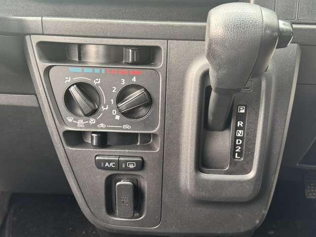 ハイゼットカーゴ スペシャルＳＡＩＩＩ　禁煙車　衝突軽減ブレーキ　横滑り防止装置　障害物センサー　エアバック　パワステ　エアコン（6枚目）