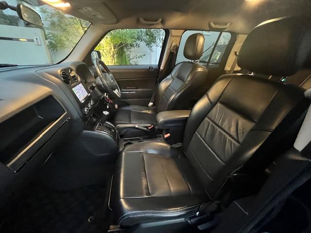 ジープ・パトリオット リミテッド　国内最終後期モデル　ブラックレザーシート　シートヒーター　社外ナビ地デジＴＶ　Ｂｌｕｅｔｏｏｔｈ　前後ドライブレコーダー　ＥＴＣ（9枚目）