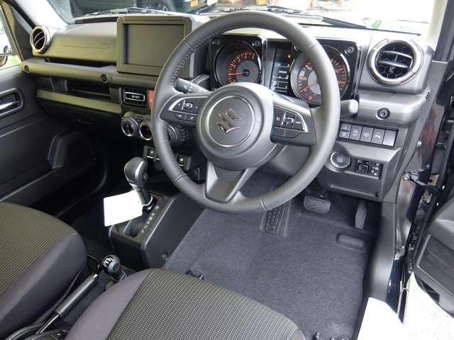 ジムニー XC 最新4型11月登録 届出済未使用車 衝突防止装置 LEDヘッドライト Rパ-キングセンサ- Hiビ-ムアシスト オ-トライト クル-ズコントロ-ル アイドリングSTOP シ-トヒ-タ- 本革ハンドル(18枚目)