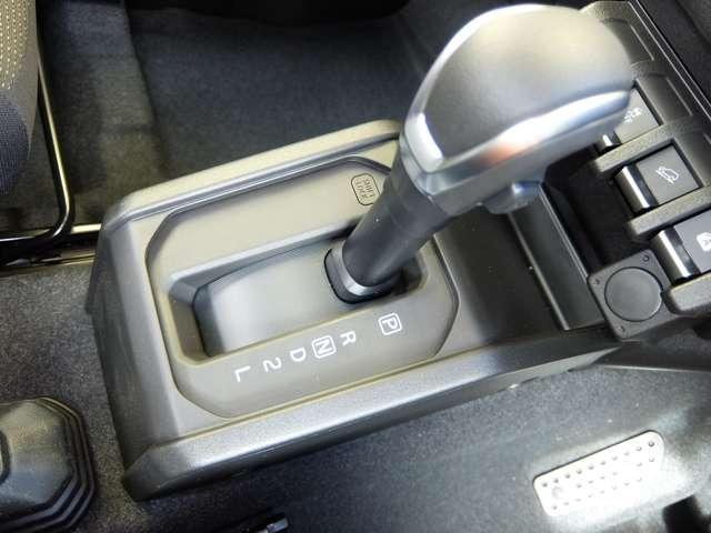 ジムニー XC 最新4型11月登録 届出済未使用車 衝突防止装置 LEDヘッドライト Rパ-キングセンサ- Hiビ-ムアシスト オ-トライト クル-ズコントロ-ル アイドリングSTOP シ-トヒ-タ- 本革ハンドル(23枚目)