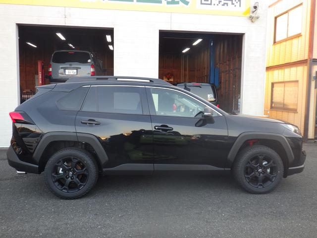 RAV4 ハイブリッドアドベンチャー オフロードパッケージII 登録済未使用車、純正ディスプレーオーディオ、地デジフルセグTV、Bluetoothオーディオ、デジタルインナーミラー、全方位モニター、パワーバックドア、LEDオートヘッドライト(10枚目)