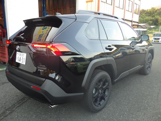 RAV4 ハイブリッドアドベンチャー オフロードパッケージII 登録済未使用車、純正ディスプレーオーディオ、地デジフルセグTV、Bluetoothオーディオ、デジタルインナーミラー、全方位モニター、パワーバックドア、LEDオートヘッドライト(11枚目)