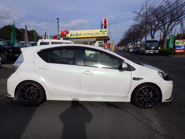 アクア 　純正メモリーナビ、地デジフルセグＴＶ、Ｂｌｕｅｔｏｏｔｈオーディオ、バックモニター、インテリジェントキー、専用エアロ、専用アルミ、電動格納ドアミラー、（10枚目）