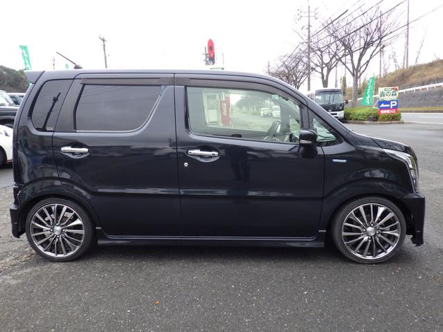 ��؂Ȉ��Ԃ��������̎����ύڎԂQ��z�u���Ă��܂��B���C�y�ɂ��\���t���������B