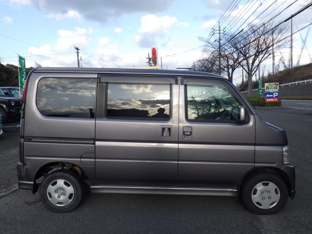 ��؂Ȉ��Ԃ��������̎����ύڎԂQ��z�u���Ă��܂��B���C�y�ɂ��\���t���������B