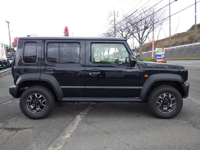 ��؂Ȉ��Ԃ��������̎����ύڎԂQ��z�u���Ă��܂��B���C�y�ɂ��\���t���������B