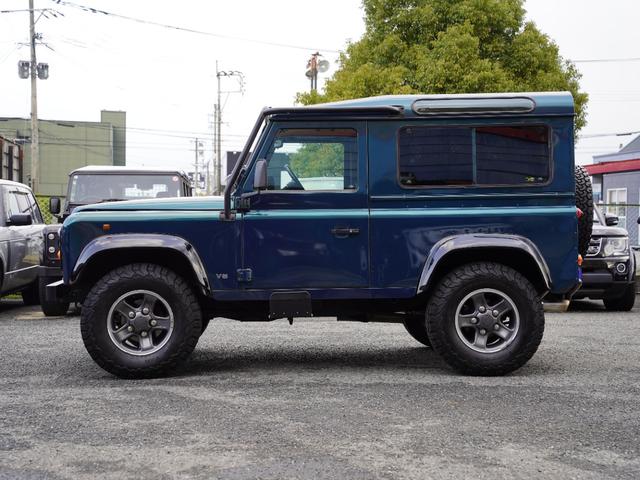ディフェンダー ９０　４ＷＤ　サンルーフ　ＬＥＤヘッドライト　１６インチアルミ　ステンレスマフラー　サイドステップ　６人乗り　ＡＴ　限定４５０台　Ｖ８エンジン　ＥＴＣ　禁煙車（8枚目）