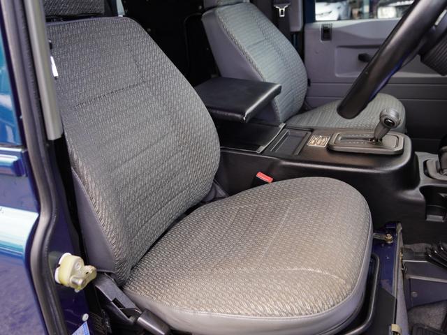 ディフェンダー ９０　４ＷＤ　サンルーフ　ＬＥＤヘッドライト　１６インチアルミ　ステンレスマフラー　サイドステップ　６人乗り　ＡＴ　限定４５０台　Ｖ８エンジン　ＥＴＣ　禁煙車（13枚目）