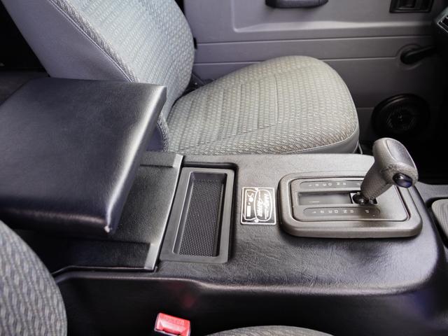 ディフェンダー ９０　４ＷＤ　サンルーフ　ＬＥＤヘッドライト　１６インチアルミ　ステンレスマフラー　サイドステップ　６人乗り　ＡＴ　限定４５０台　Ｖ８エンジン　ＥＴＣ　禁煙車（15枚目）