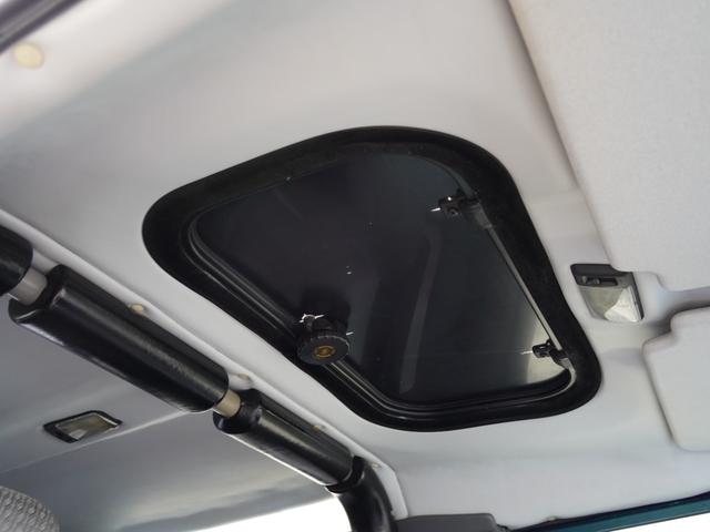 ディフェンダー ９０　４ＷＤ　サンルーフ　ＬＥＤヘッドライト　１６インチアルミ　ステンレスマフラー　サイドステップ　６人乗り　ＡＴ　限定４５０台　Ｖ８エンジン　ＥＴＣ　禁煙車（17枚目）