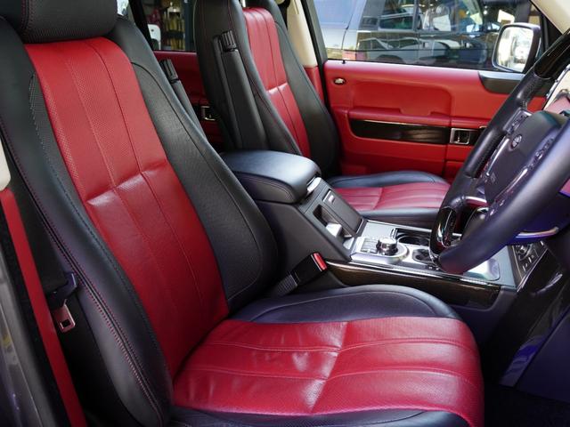 レンジローバーヴォーグ オートバイオグラフィー　４ＷＤ　赤黒コンビレザーシート　サンルーフ　前後シートエアコン　リアリクライニング　ステアＨ　ナビ　ハーマンカードン　スーパーチャージド　エアサス　ＨＩＤ　全周囲カメラ　２０インチアルミ　禁煙車（12枚目）