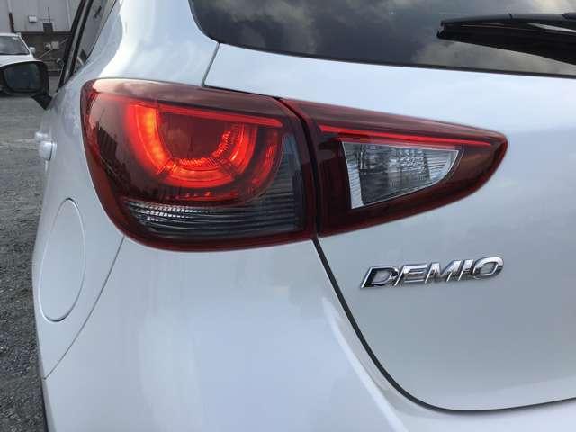 デミオ １．３　１３Ｓ　ツーリング　ナビ　ＥＴＣ　ドラレコ　シートヒーター　ＣＤ　アイドルストップ　サイドエアバッグ　ＡＡＣ　ＵＳＢ　シートヒータ　ＥＳＣ　アドバンスキー　パワーステアリング　盗難防止装置　キーレス　ＡＢＳ　エアバック（4枚目）