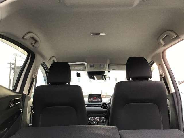 デミオ １．３　１３Ｓ　ツーリング　ナビ　ＥＴＣ　ドラレコ　シートヒーター　ＣＤ　アイドルストップ　サイドエアバッグ　ＡＡＣ　ＵＳＢ　シートヒータ　ＥＳＣ　アドバンスキー　パワーステアリング　盗難防止装置　キーレス　ＡＢＳ　エアバック（7枚目）