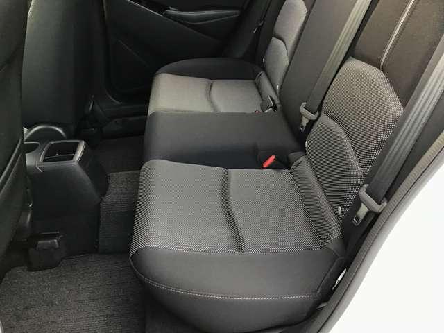 デミオ １．３　１３Ｓ　ツーリング　ナビ　ＥＴＣ　ドラレコ　シートヒーター　ＣＤ　アイドルストップ　サイドエアバッグ　ＡＡＣ　ＵＳＢ　シートヒータ　ＥＳＣ　アドバンスキー　パワーステアリング　盗難防止装置　キーレス　ＡＢＳ　エアバック（9枚目）