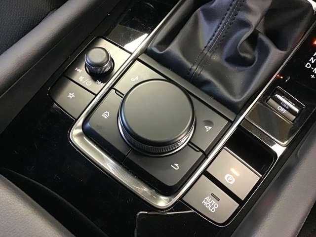 �R�}���_�[�R���g���[���B�X�C�b�`��T�����ƂȂ����R�Ɏ���������ʒu�ɔz�u�B�茳�����邱�ƂȂ��A�e�푀�삪�s���܂��B